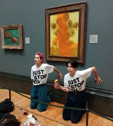 Vandalizzati i Girasoli di Van Gogh: attiviste ambientaliste lanciano zuppa sul dipinto