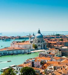 Venezia ci riprova: accesso in Laguna a pagamento dal 2023. Forse