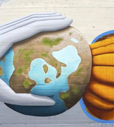 A Brescia un'opera di street art di Zed1 che racconta le energie rinnovabili 