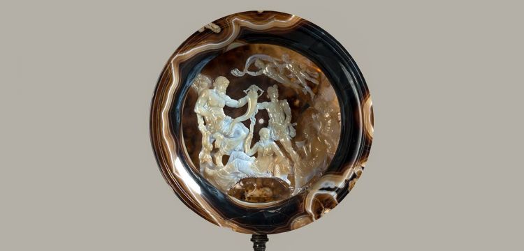 La Tazza Farnese, lo splendido cammeo antico del Museo Archeologico Nazionale di Napoli 