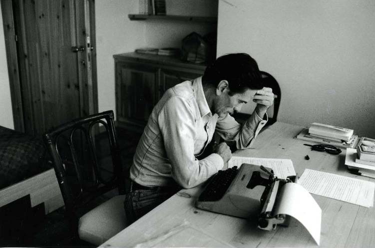 Pasolini con la Lettera 22. Fotografia di Dino Pedriali