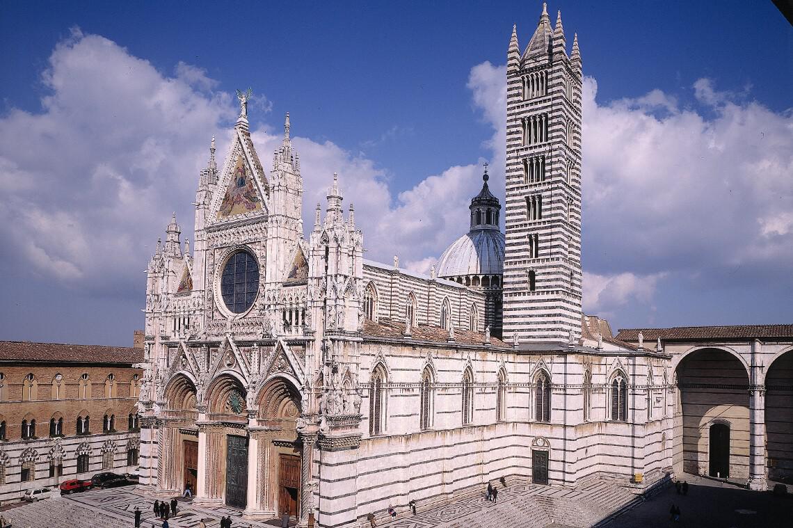 L’esterno del Duomo di Siena