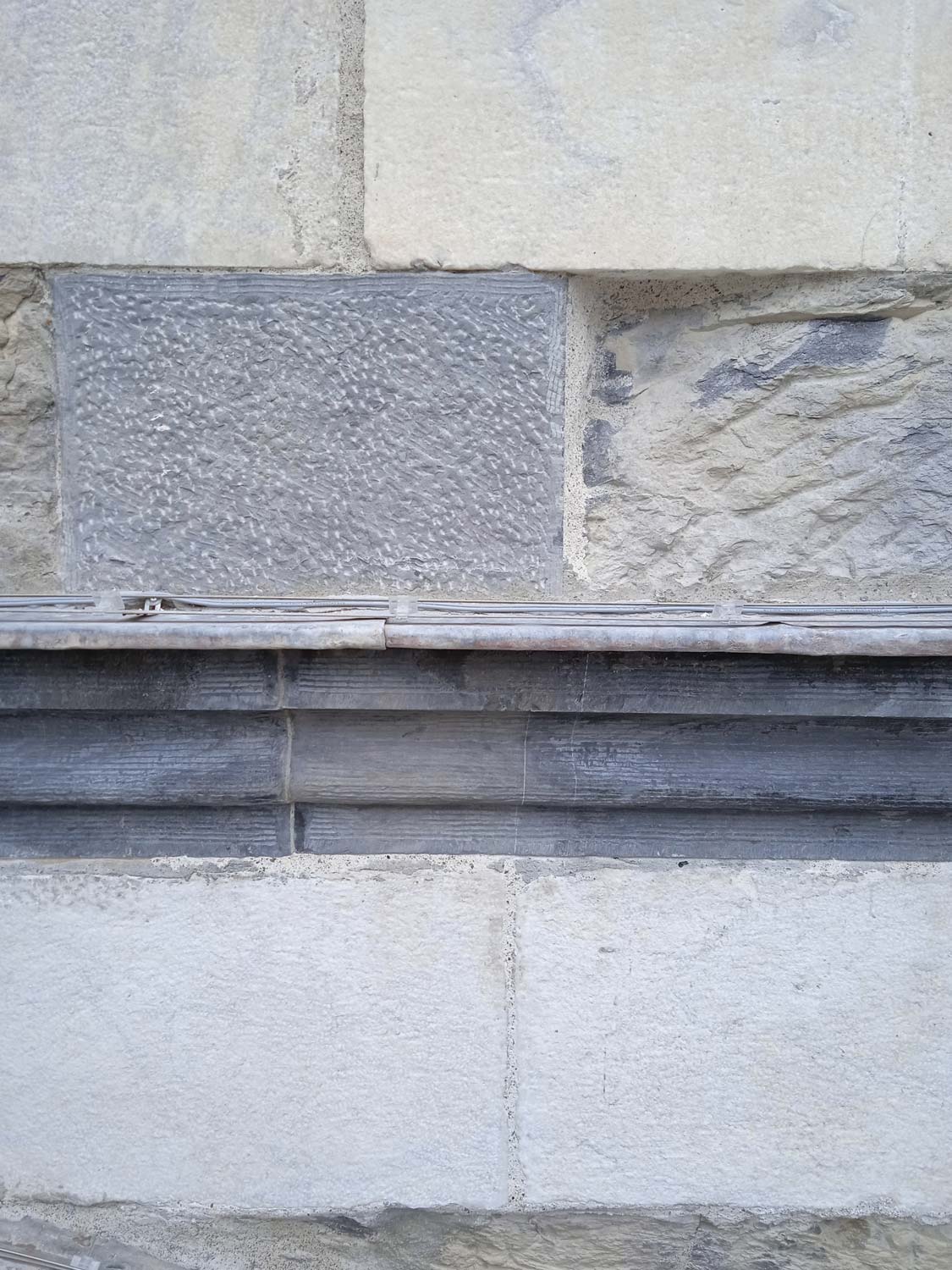 Structural Polychrome The unexpected and disruptive power of color: the renovated facade of ...