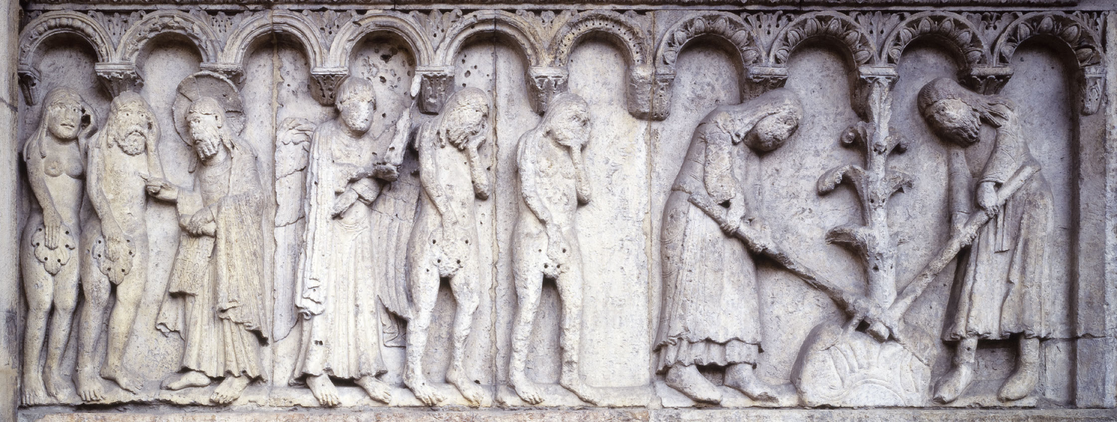 Wiligelmo, Stories from Genesis: God's rebuke, expulsion from Earthly Paradise, work (c. 1099-1110; Vicenza soft stone; Modena, Cathedral). Photo: Museums of the Cathedral of Modena
