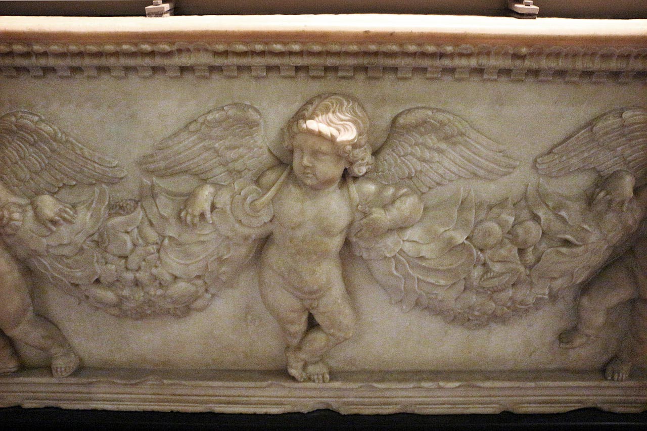 One of the putti reggifoni. Photo: Francesco Bini