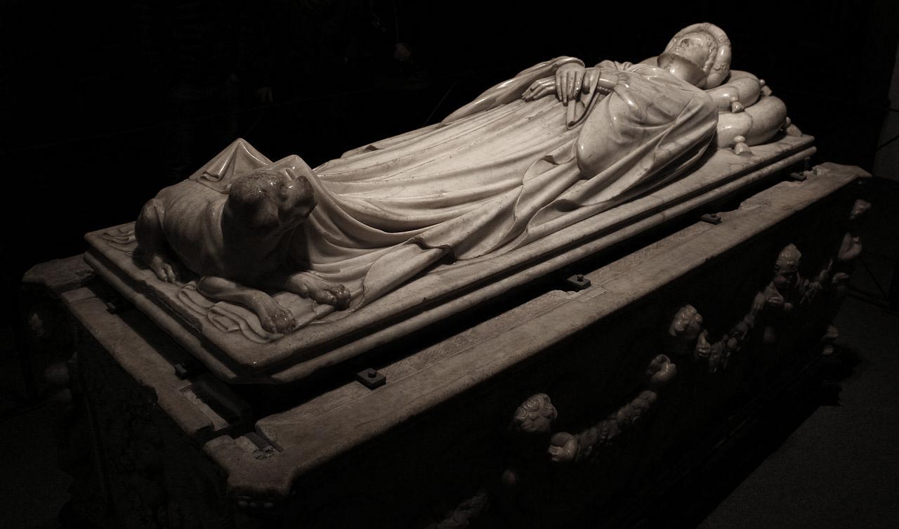 Jacopo della Quercia, Funeral Monument of Ilaria del Carretto (1406-1410; marble, 88 x 244 x 66.5 cm; Lucca, Cathedral of San Martino)