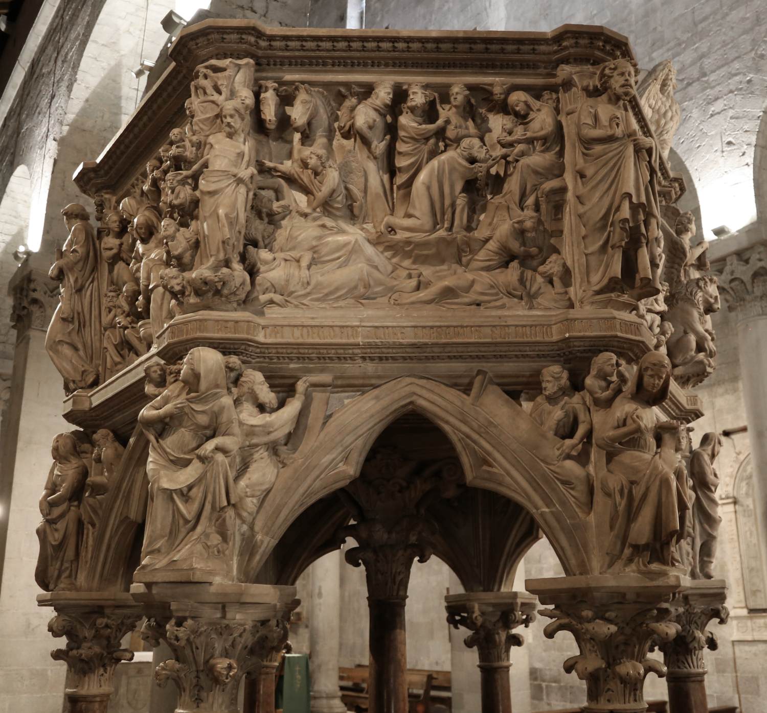 Detail of the upper part of the pulpit of St. Andrew's