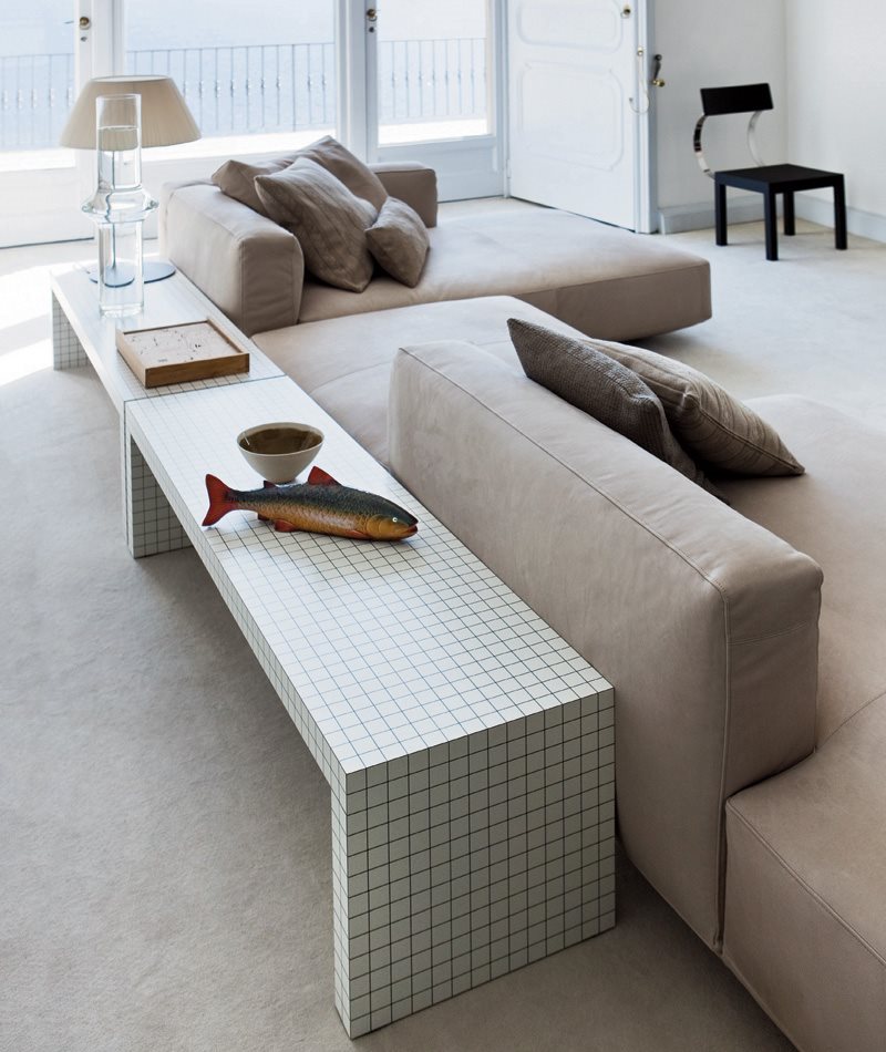 Tables from the Quaderna series. Photo: Zanotta