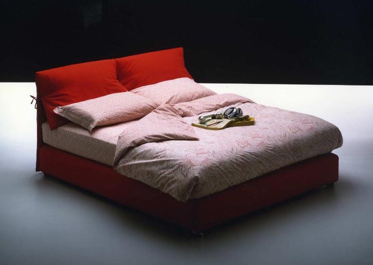 A 1978 image of the Nathalie bed. Photo: Vico Magistretti Archive