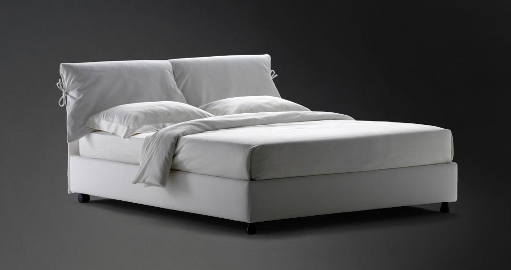 The Nathalie bed by Vico Magistretti