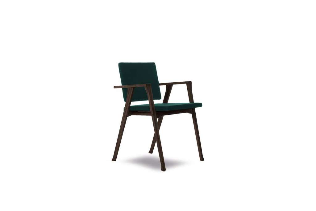 The Luisa chair produced today by Cassina