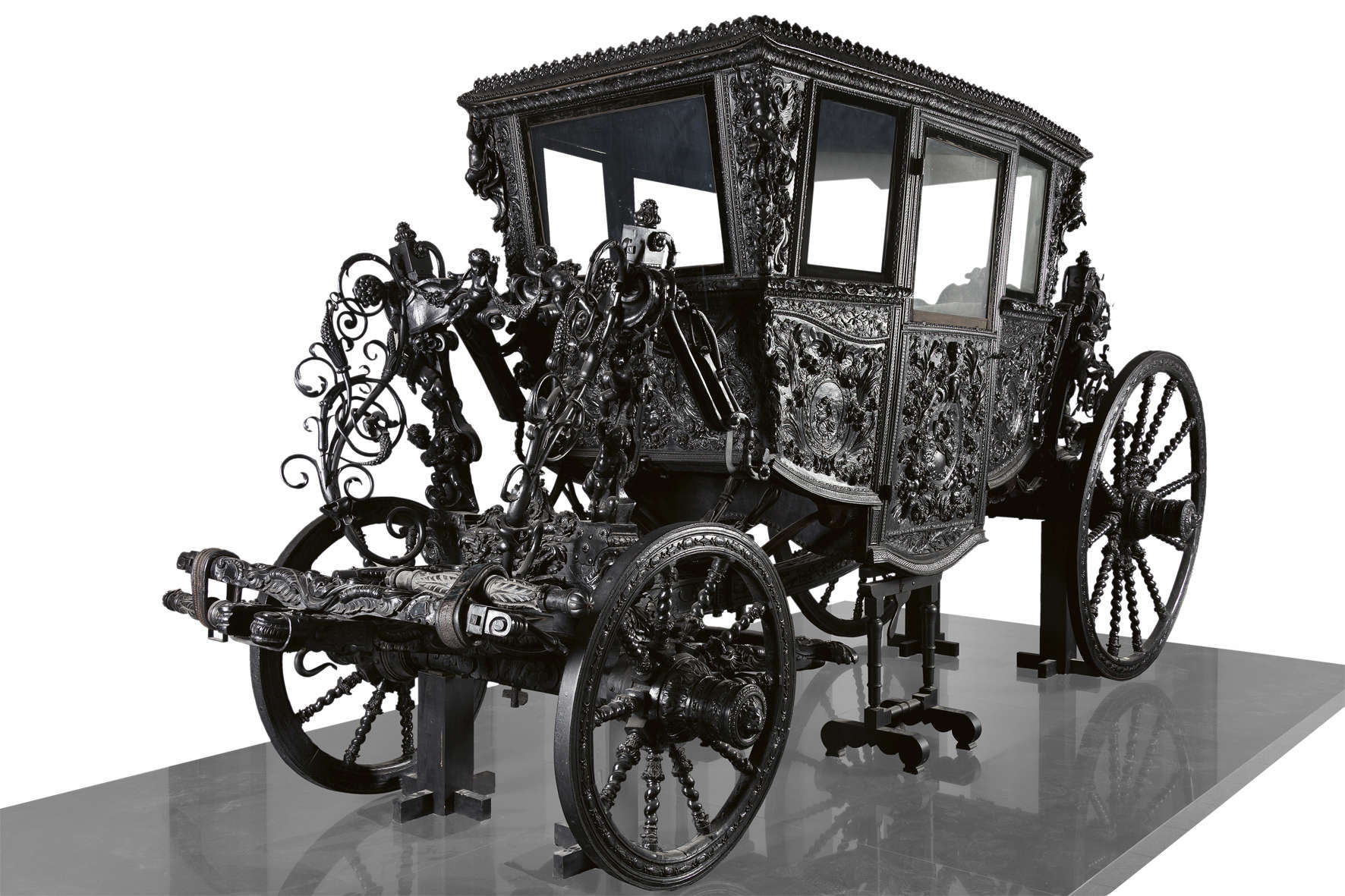 Black chariot (1670-1680; walnut wood, iron, leather, textiles, 265 x 501 x 191 cm; Madrid, Royal Collections Gallery)