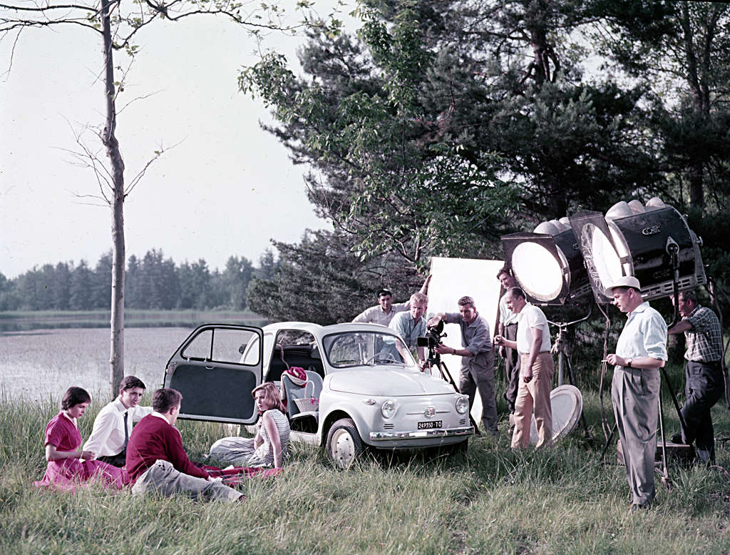 FIAT 500 su un set cinematografico nel 1957. Foto: Archivio Storico FIAT