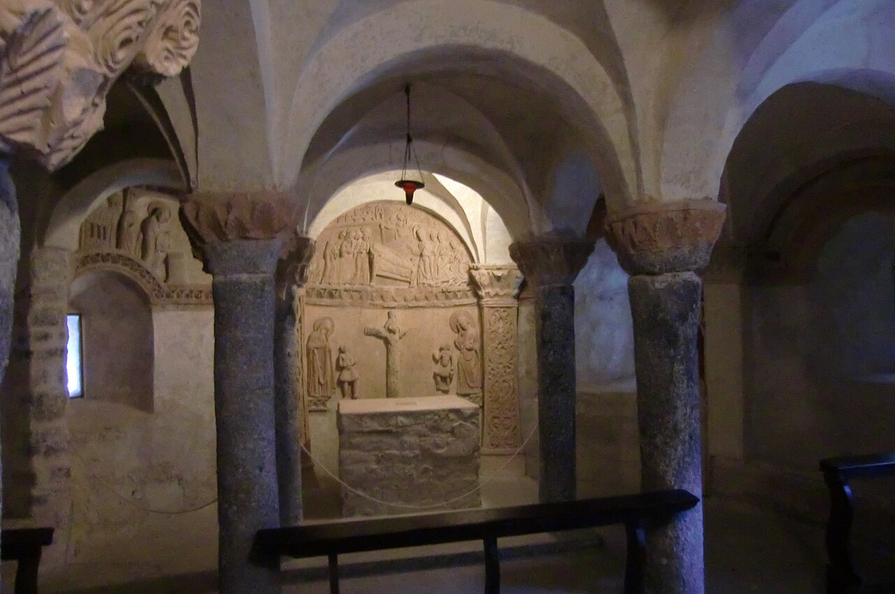 Crypt. Photo: Wikimedia/Laurom