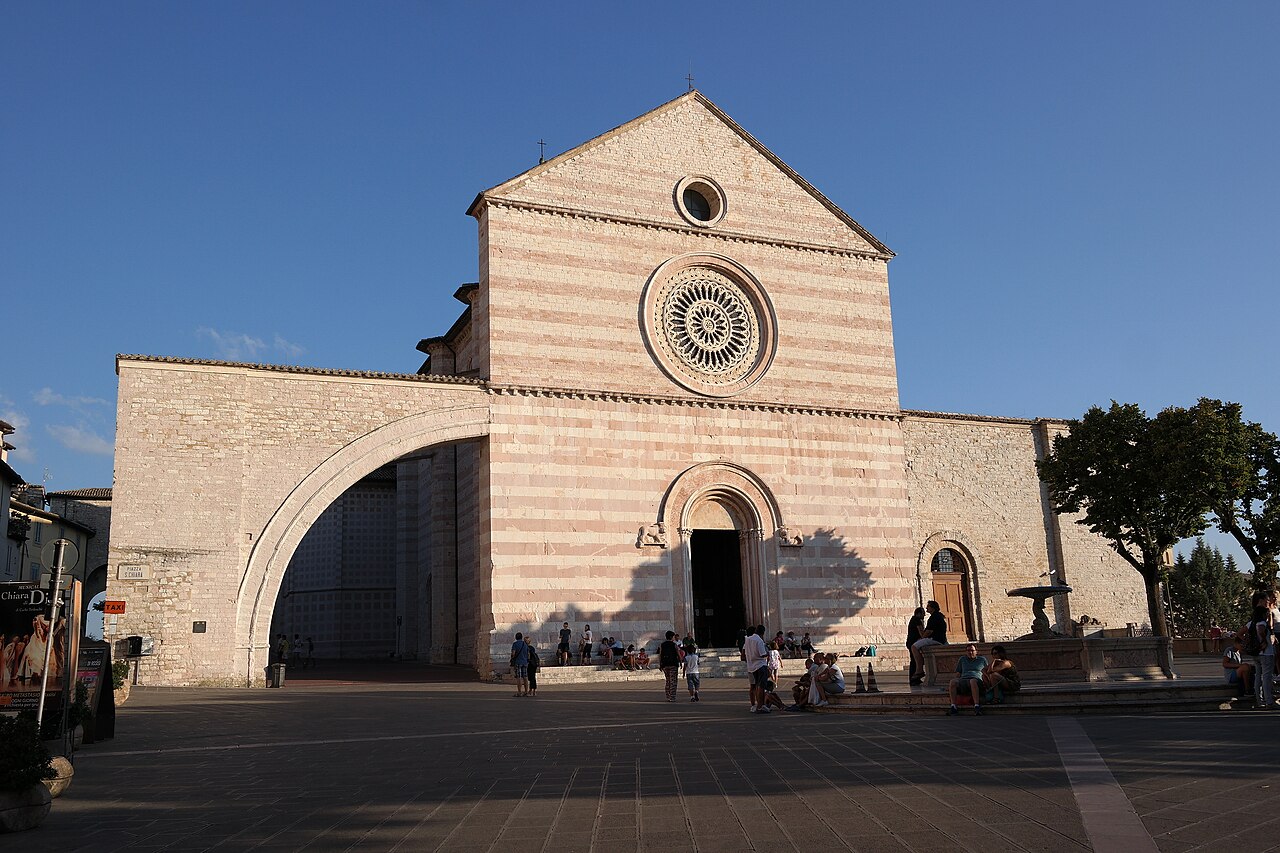 Assisi, Basilica di Santa Chiara. Foto: Luca Aless