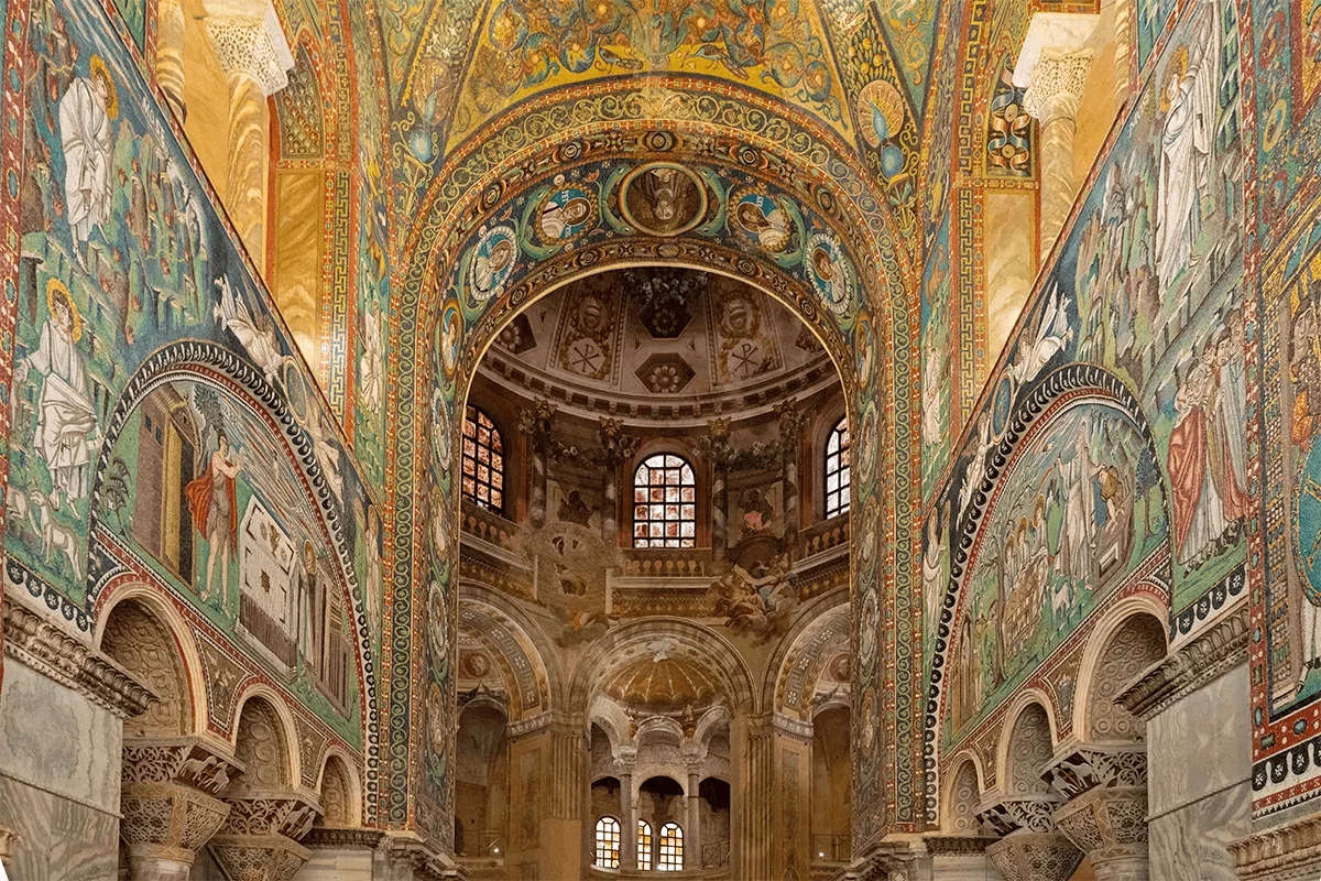 Un laberinto de mármol en el suelo de la Basílica de San Vitale de Rávena