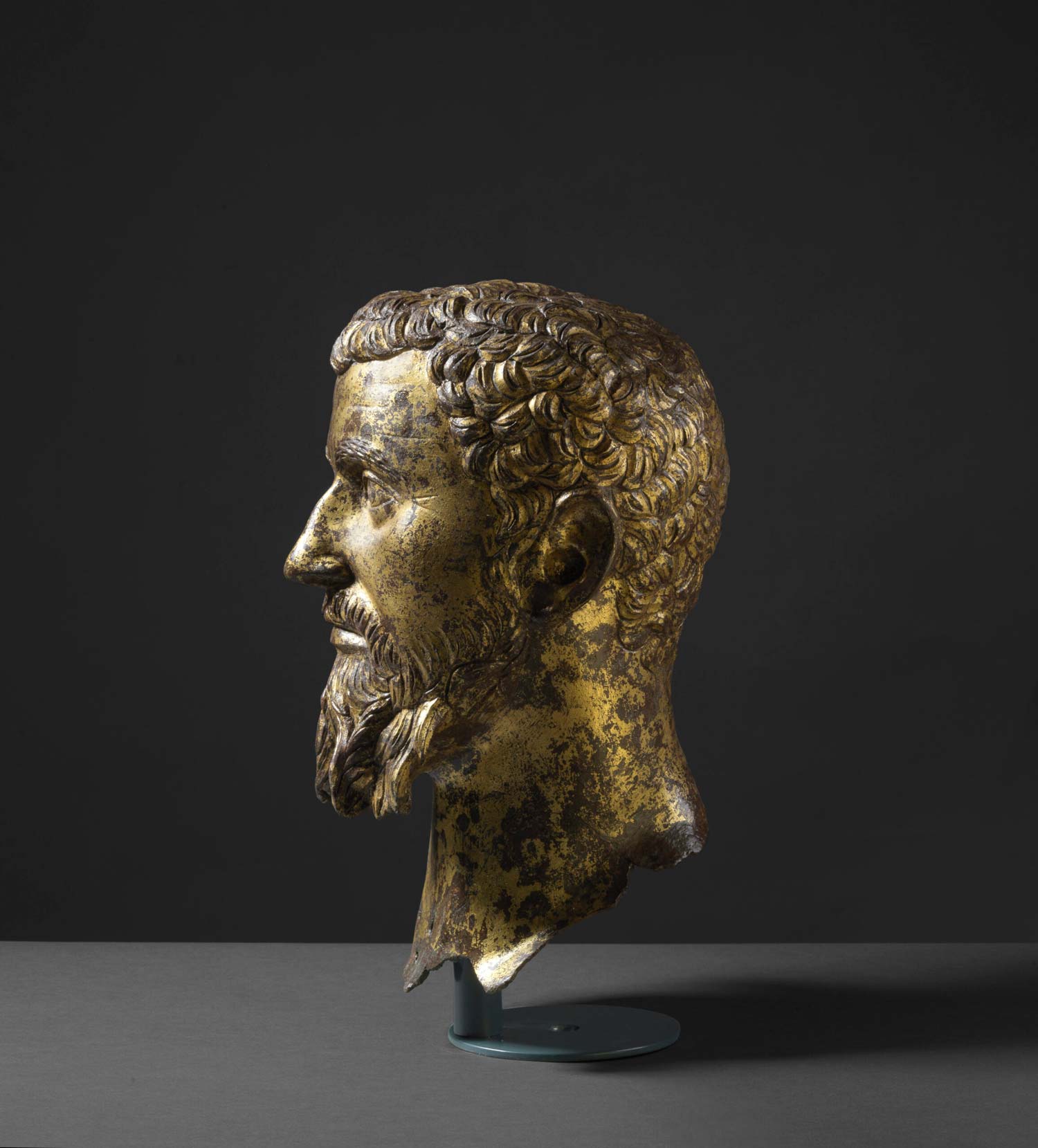 Ritratto di Settimio Severo, bronzo dorato, seconda metà III secolo d.C., area del Capitolium, scavi 1826, Archivio Fotografico Musei Brescia, Fotostudio Rapuzzi Ritratto di Settimio Severo, bronzo dorato, seconda metà III secolo d.C., area del Capitolium, scavi 1826, Archivio Fotografico Musei Brescia, Fotostudio Rapuzzi
