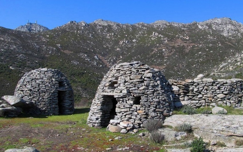 The goatsheds of the Grinder. Photo: Wikimedia/Ferpint