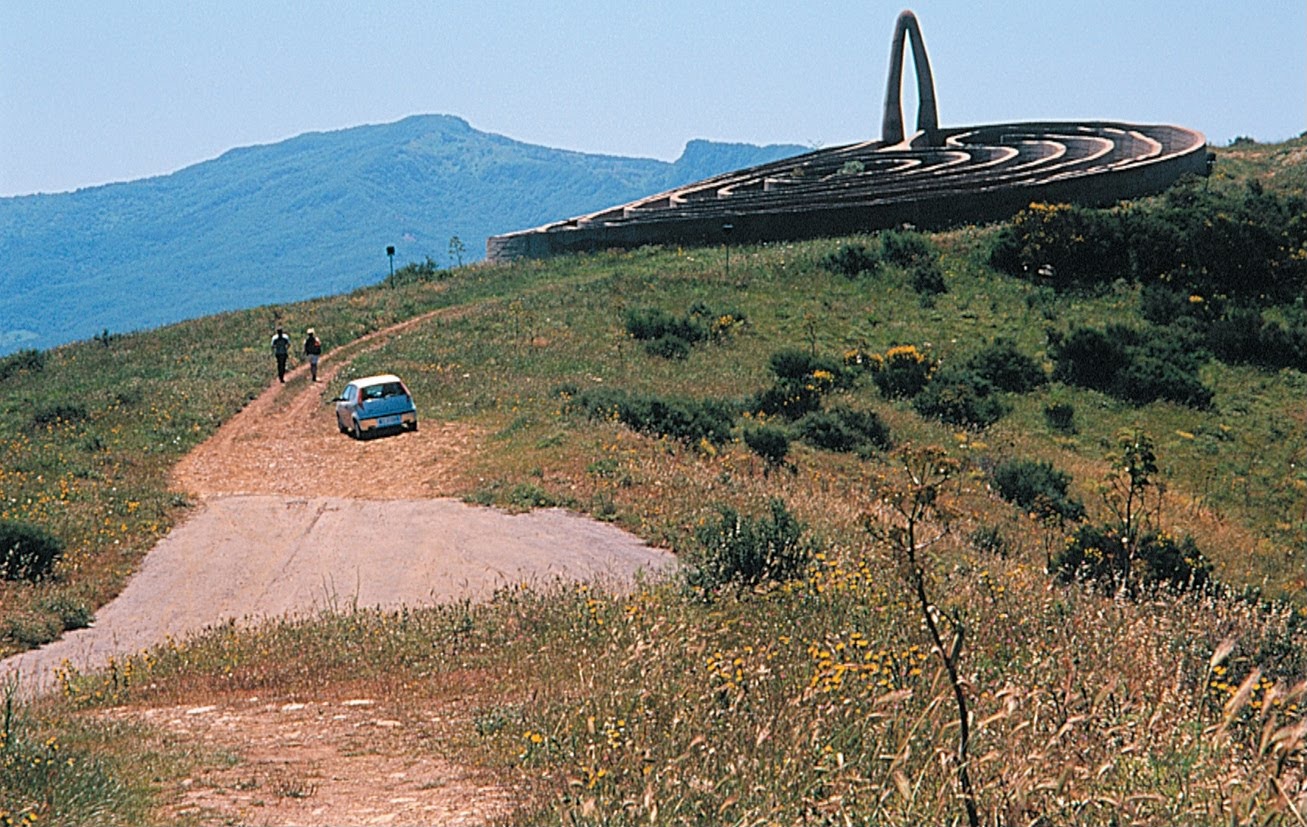 Italo Lanfredini, Ariadne's Labyrinth. Photo: Fiumara d'Arte / Antonio Presti Foundation