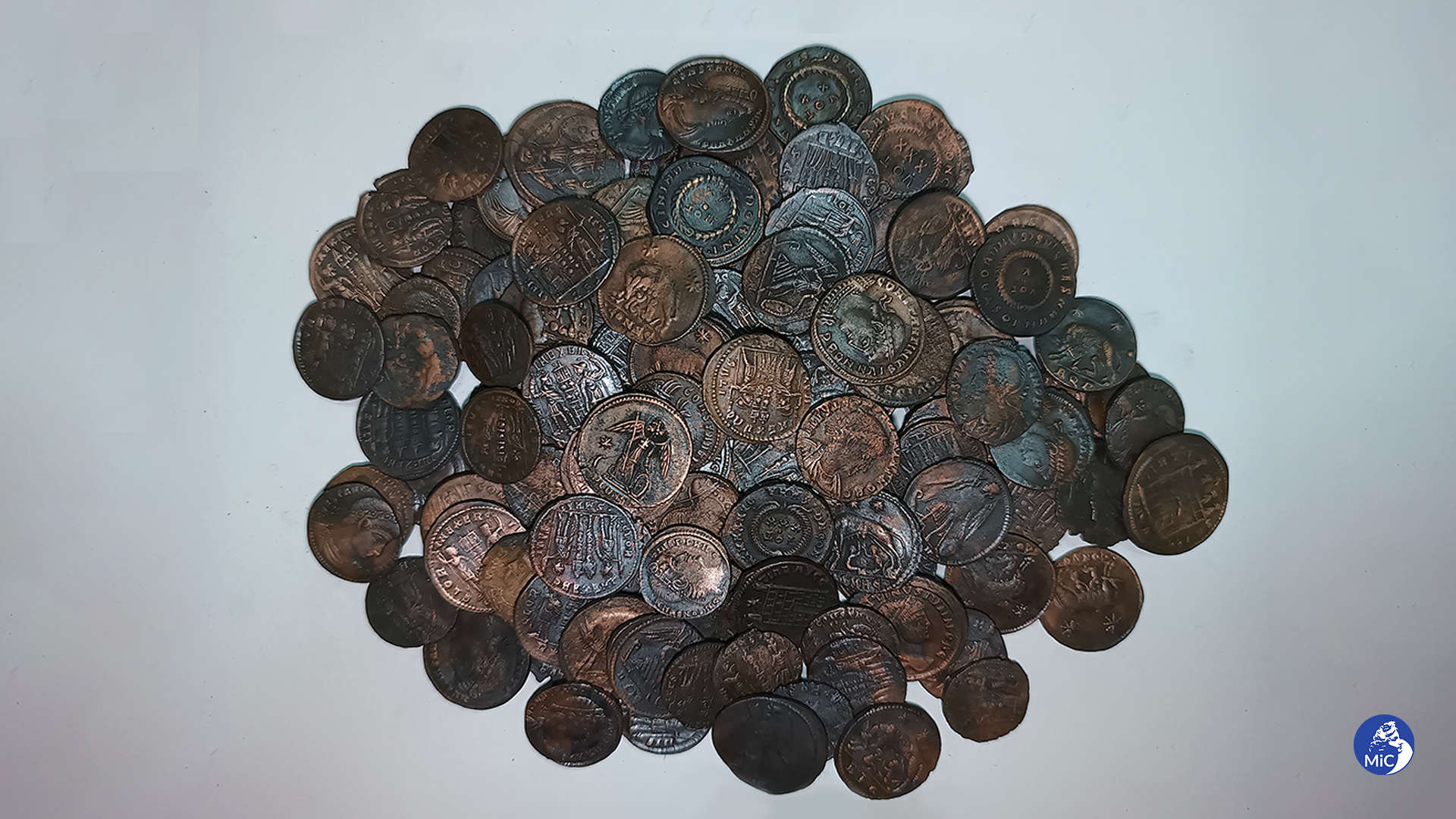 Extraordinary discovery in Sardinia: huge coins of trove Roman treasure well-preserved