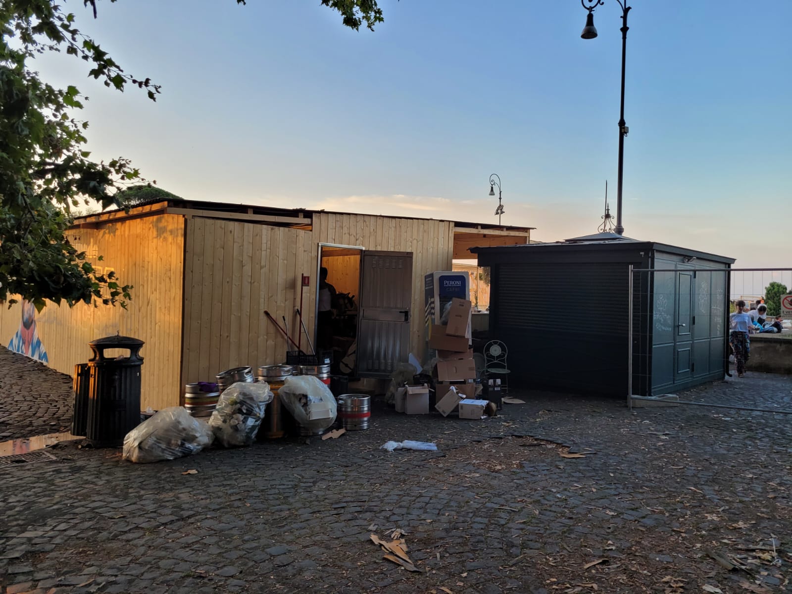 Roma La Passeggiata Del Gianicolo Scompare Tra Degrado Sporcizia E 