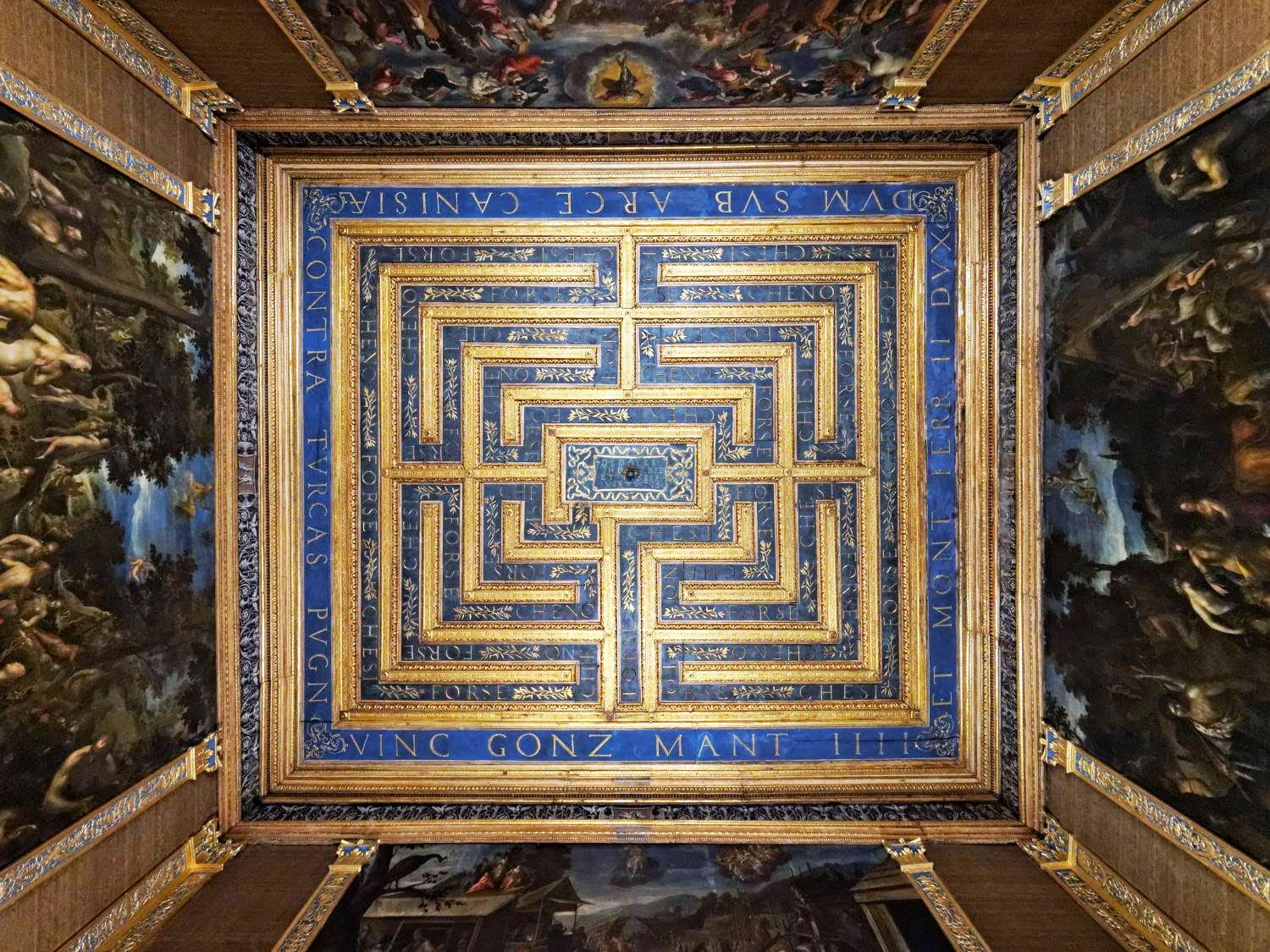 Il soffitto della Sala del Labirinto di Palazzo Ducale