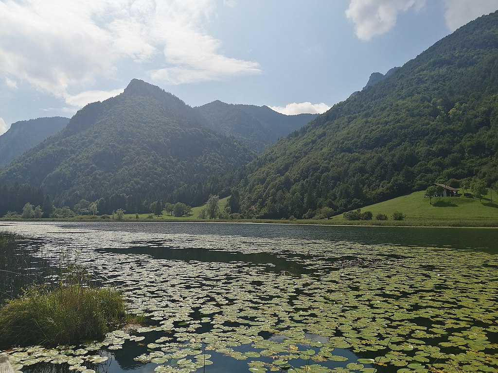 Il lago d'Ampola. Foto: Wikimedia/Mik2001