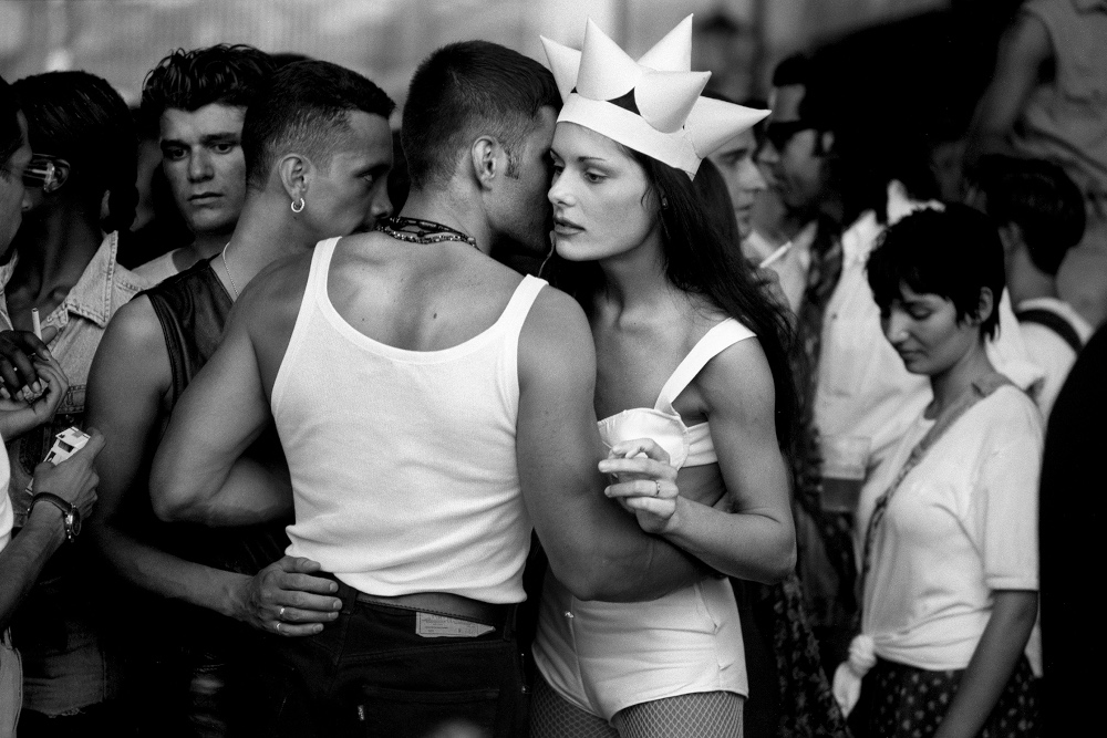 Two photo exhibitions in Rimini tell the story of the Riviera, a ...