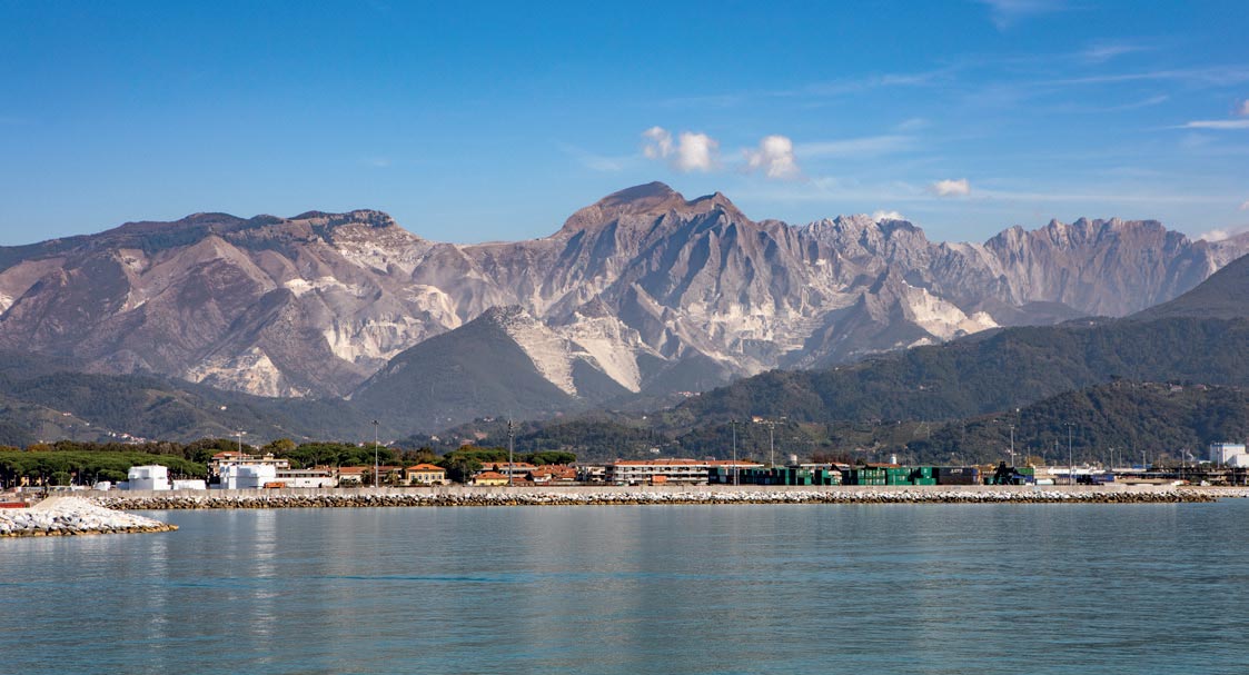 The Apuan Alps as seen from Marina di Carrara. Photo: Alessandro Pasquali / Danae Project