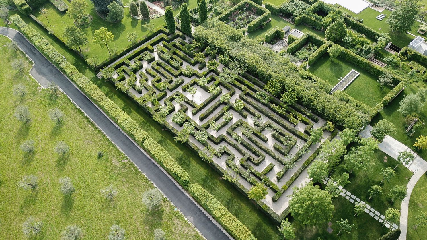 The Carlic Labyrinth