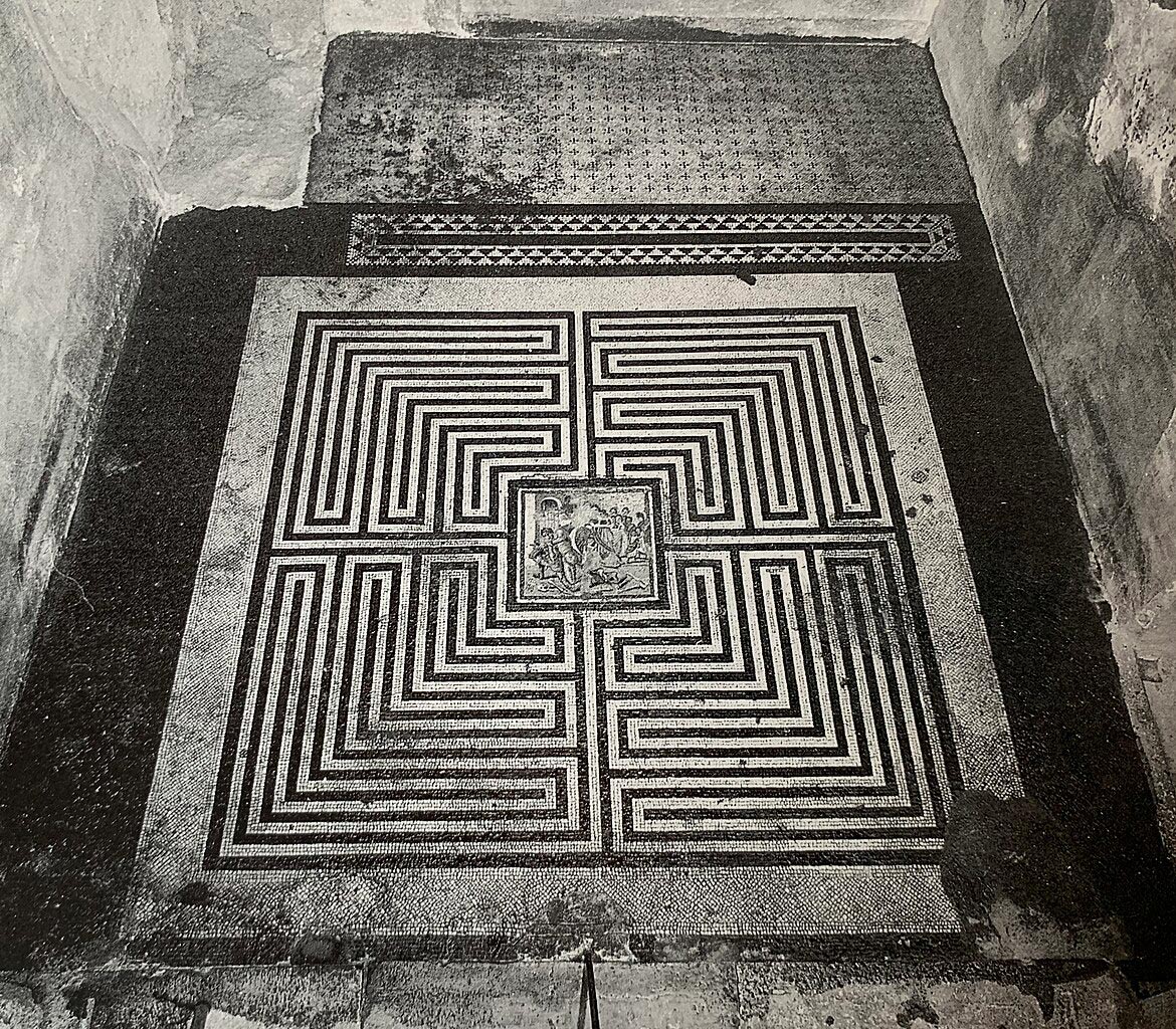 The mosaic of the Labyrinth House. Photo: Peter Grunwald