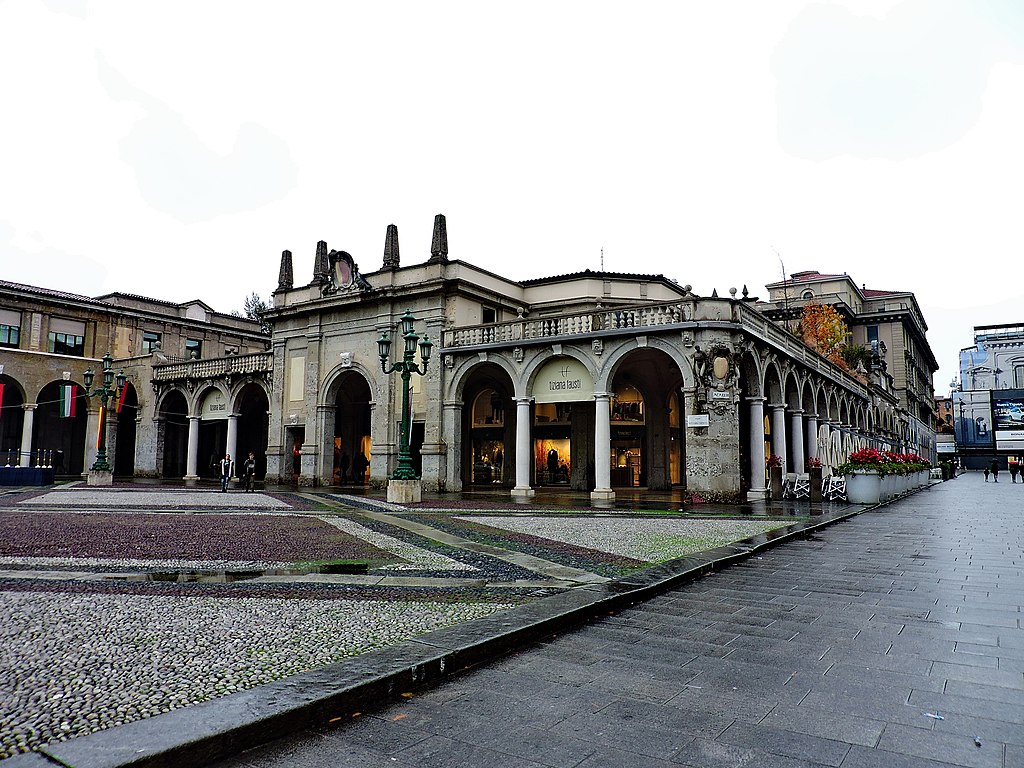 Il quadriportico del Centro Piacentiniano. Foto: Dimitris Kamaras