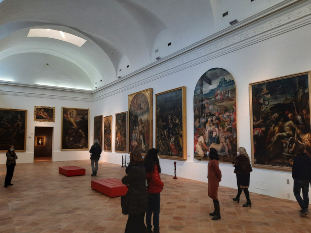 A room in the Pinacoteca di Faenza