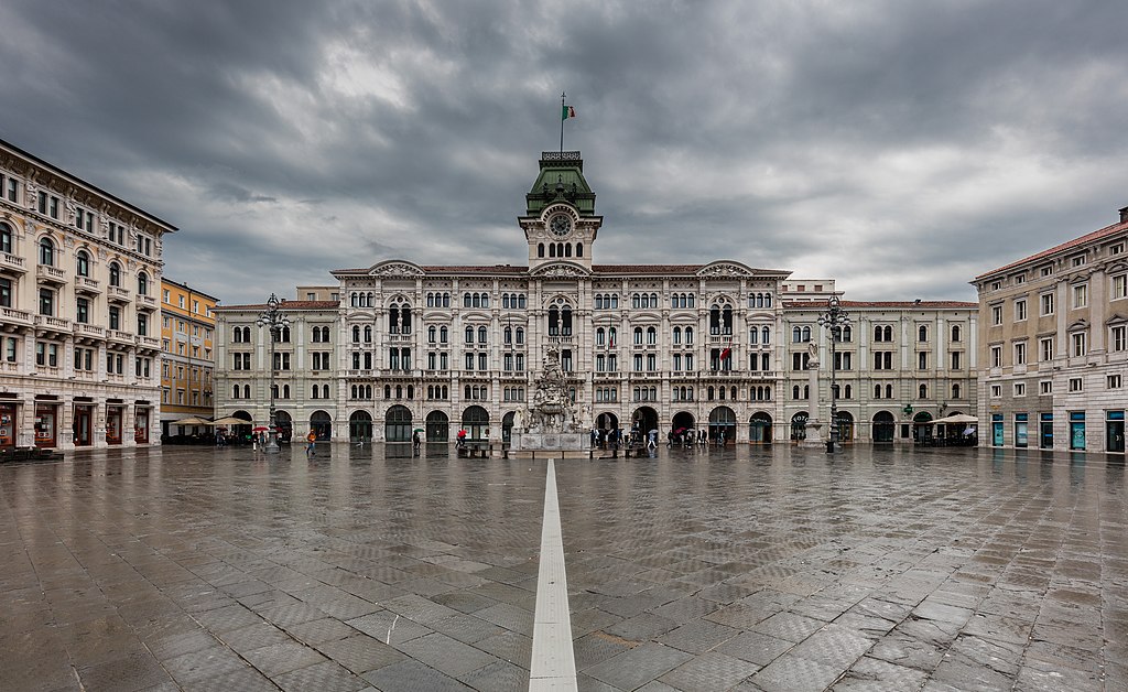 Piazza Unità d'Italia. Photo: Diego Delso