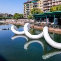 Milano, le grandi sculture gonfiabili di Franco Mazzucchelli in Darsena e in Triennale