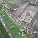 Paestum rivela nuove scoperte: rinvenuti centinaia di ex voto, statue e altari nel tempietto dorico