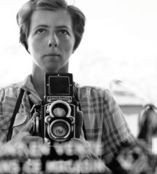 Conegliano, in mostra 93 autoritratti di Vivian Maier per ripercorrere l'opera della tata-fotografa