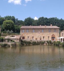 Bagno Vignoni, il borgo con la vasca al posto della piazza