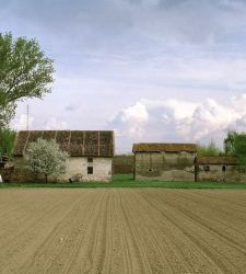 Places and spaces of the Po Valley territory in Ghirri's shots. On display in Guastalla