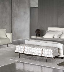 All soft and all upholstered: the Nathalie bed by Vico Magistretti