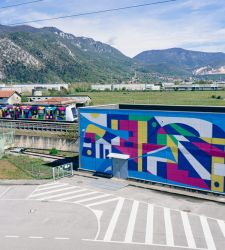 Quasi 2 milioni di passeggeri e 500mila chili di CO2 risparmiata in un mese per il treno street art di Luca Font