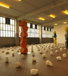 Michael Stipe, leader dei REM, è anche artista visivo: a Milano la sua grande mostra