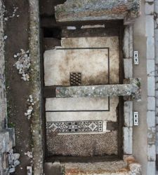 Alle Terme Stabiane affiora pavimento mosaicato di una casa più antica 