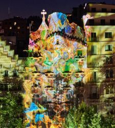 Un artista digitale ha creato uno speciale videomapping per la facciata di Casa BatllÃ³