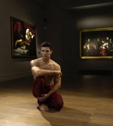 Roberto Bolle danza tra i capolavori delle Gallerie d'Italia, ed è emozione davanti a Caravaggio 