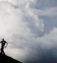 Saype realizza la sua opera più alta di sempre, ai piedi del Monte Bianco