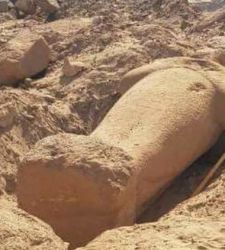 Egitto: tentano di rubare una statua di Ramses di 10 tonnellate con una gru. Arrestate tre persone 