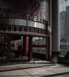 Una mostra per promuovere un film: l'esperimento di A Magic Theatre raccontato dai curatori
