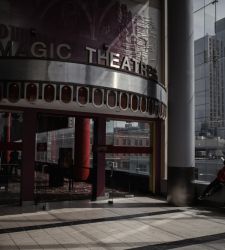 Una mostra per promuovere un film: l'esperimento di A Magic Theatre raccontato dai curatori