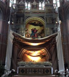 Venice, inmates make shoppers from the tarpaulin that covered Titian's Assumption